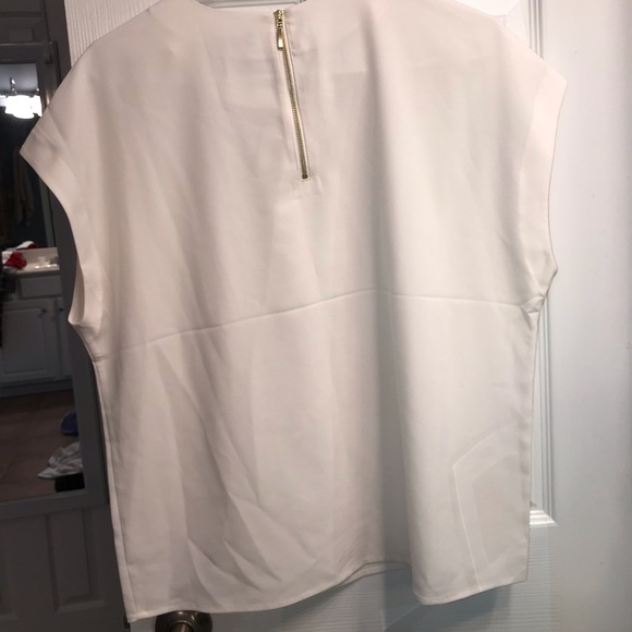 White short sleeve blouse - Picture 3 of 3